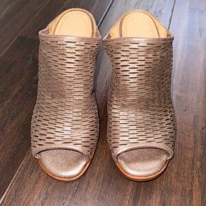 NEW Nurture by Lamaze Tan Metallic Woven Heeled Mules Women’s Size 6